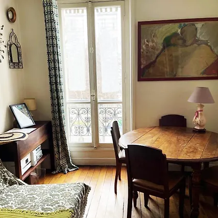 Flat In Montmartre/abbesses * París