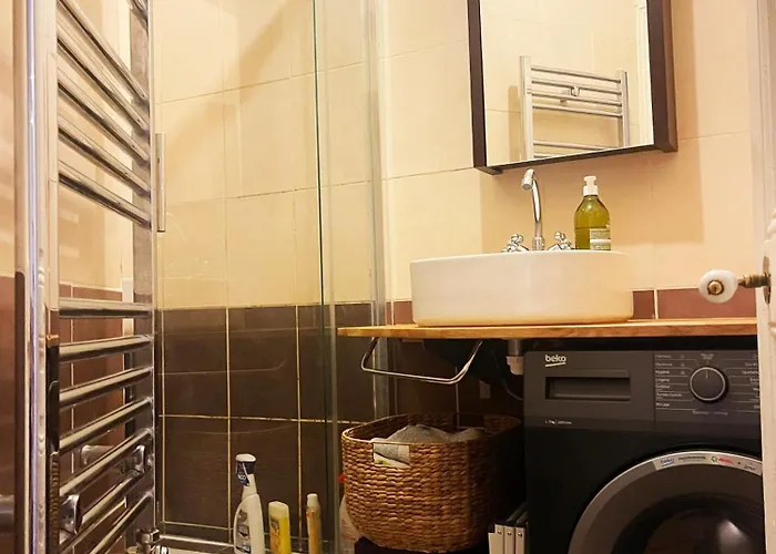 Flat In Montmartre/abbesses باريس