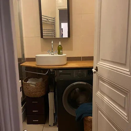 Flat In Montmartre/abbesses 巴黎